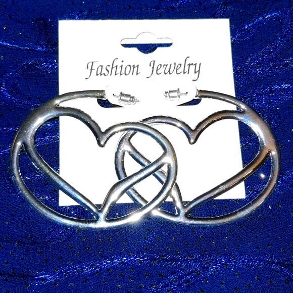 ❤️ Silver Heart Hoop Earrings NEW